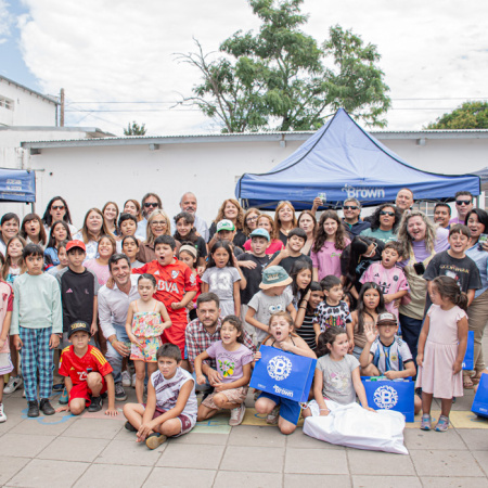 Más de 5 mil chicos ya viven el verano en las escuelas de Brown