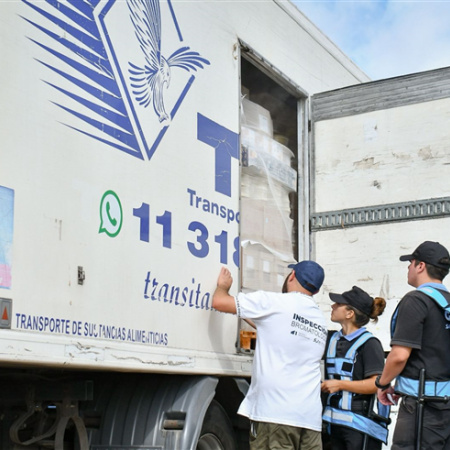 Controles en rutas clave para el transporte y los alimentos