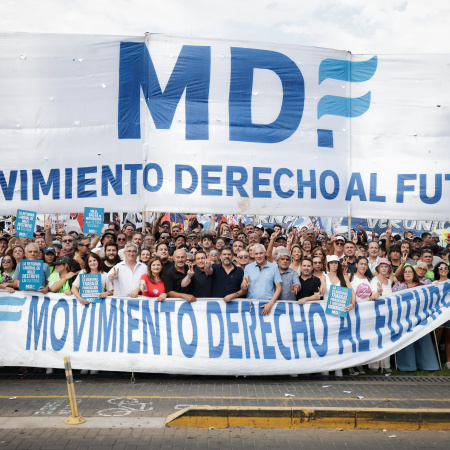 Kicillof se sumó a la marcha contra la reforma laboral