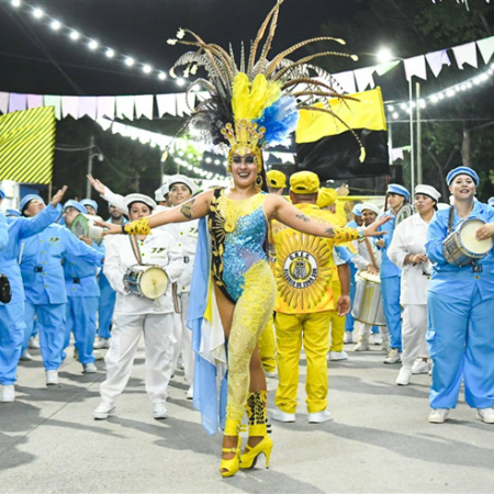 Multitudes y fiesta en el carnaval