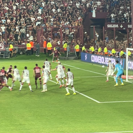 Lanús no se achica y va por la historia