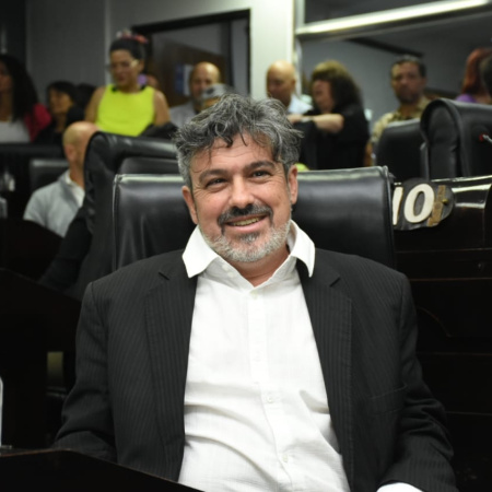 Buffone va por una oficina que audite cada peso