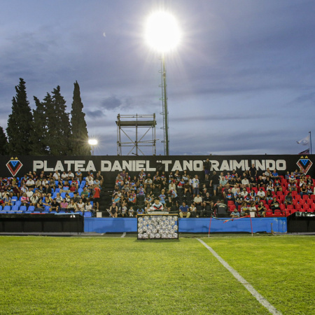 Brown estrenó su nueva platea y emocionó a todo Adrogué