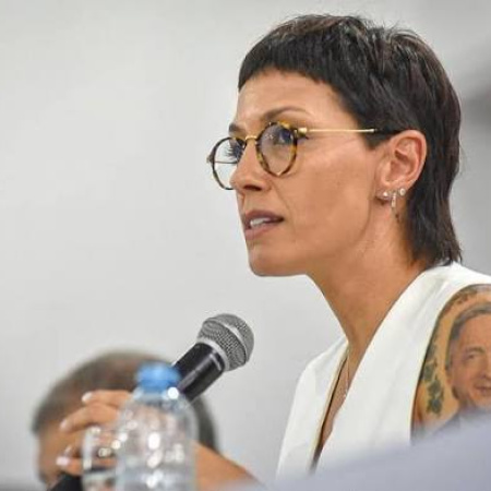 Mayra marca distancia con Kicillof