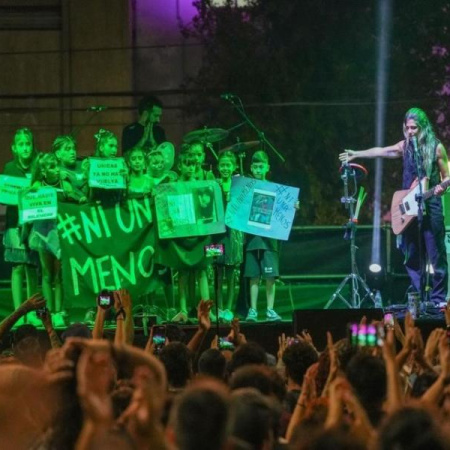 Música, feria y memoria: así se vivió el 8M en Plaza Grigera