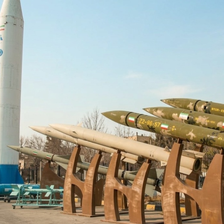 Irán advierte: misiles submarinos listos para entrar en acción