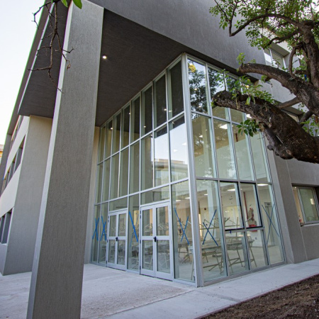 Más aulas para formar docentes