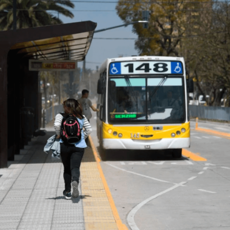 Menos colectivos, más espera