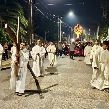 Vía Crucis en cada barrio: la fe que recorrió Brown