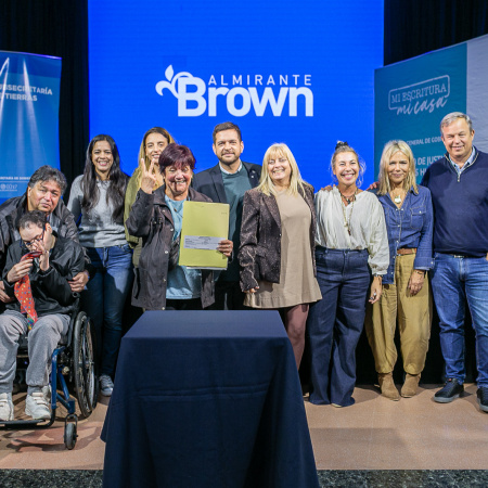 Casa propia: 184 familias firmaron su escritura