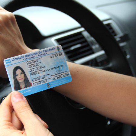 Fallo histórico ratificó que no se pueden exigir multas para renovar la licencia