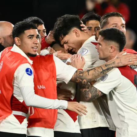 River goleó y bajó la tensión en el Monumental