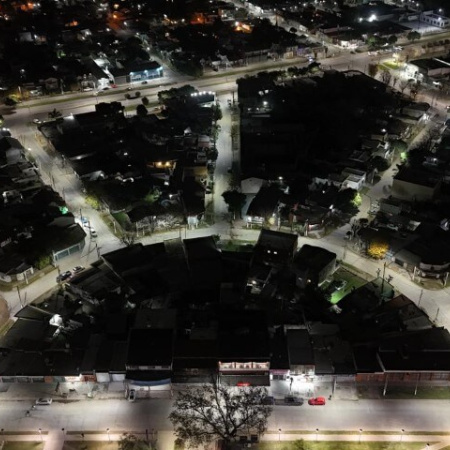 Más luz para Guernica: avanza el recambio de luminarias LED