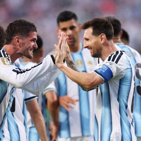 Messi hizo historia y Argentina arrancó con una goleada inolvidable