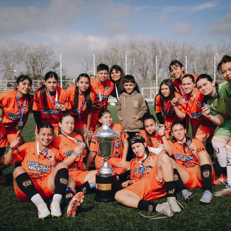 Estrella del Sur hizo historia: campeón de todo