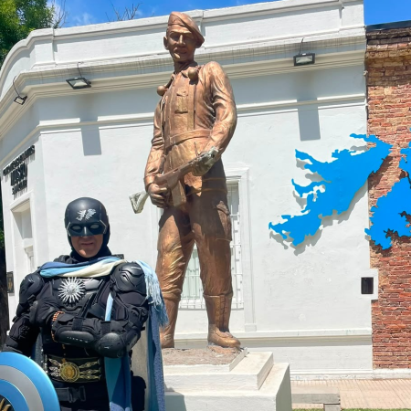 "Un héroe de su patria debe estar donde la patria duele"