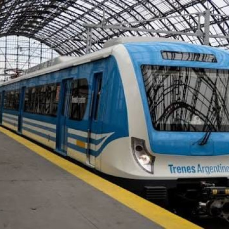 Demoras y cancelaciones complican a tres líneas de tren