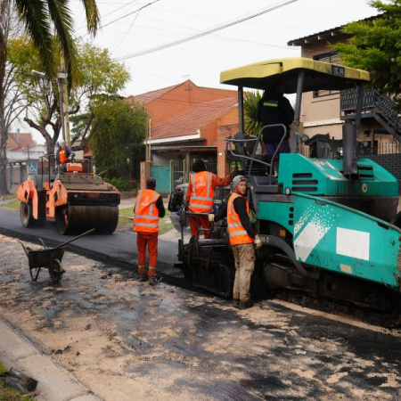 Lomas suma nuevos frentes de repavimentación y bacheo