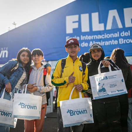 Brown abre sus puertas a los libros