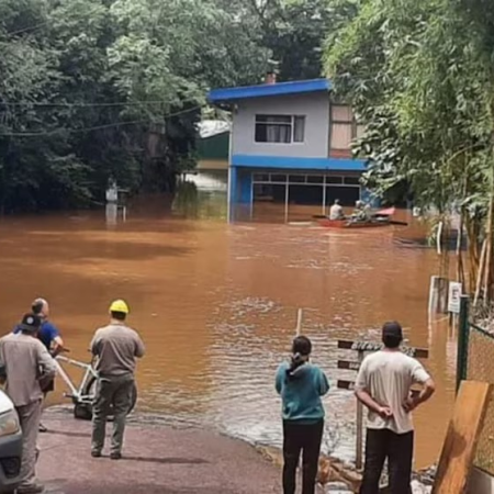 El Paraná avanza y pone en alerta a las familias de la costa